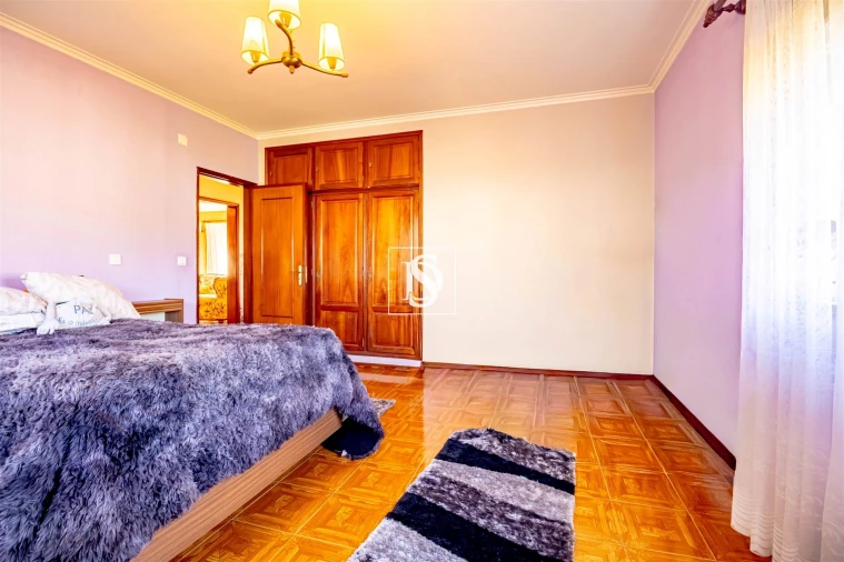 Moradia T4 para Venda em Mozelos Foto 5