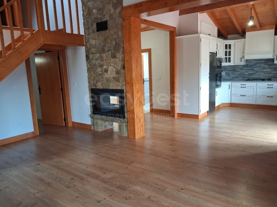 Moradia T1 para Venda em São Bartolomeu dos Galegos e Moledo Foto 1