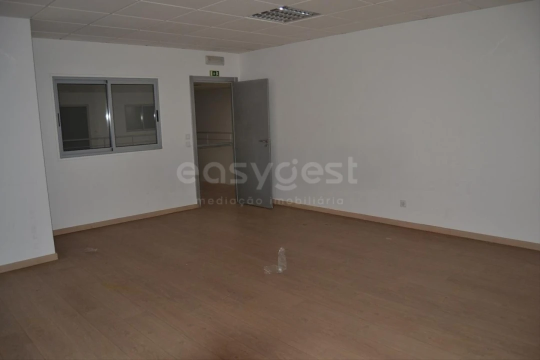 Armazém para Arrendamento em Marrazes e Barosa Foto 19