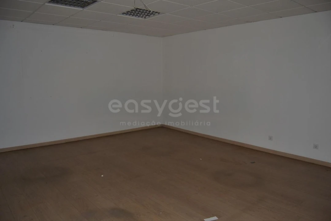 Armazém para Arrendamento em Marrazes e Barosa Foto 21