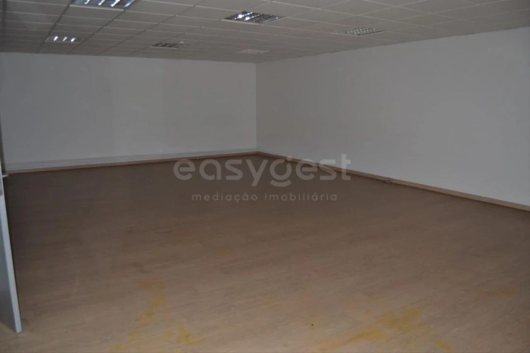 Armazém para Arrendamento em Marrazes e Barosa Foto 26