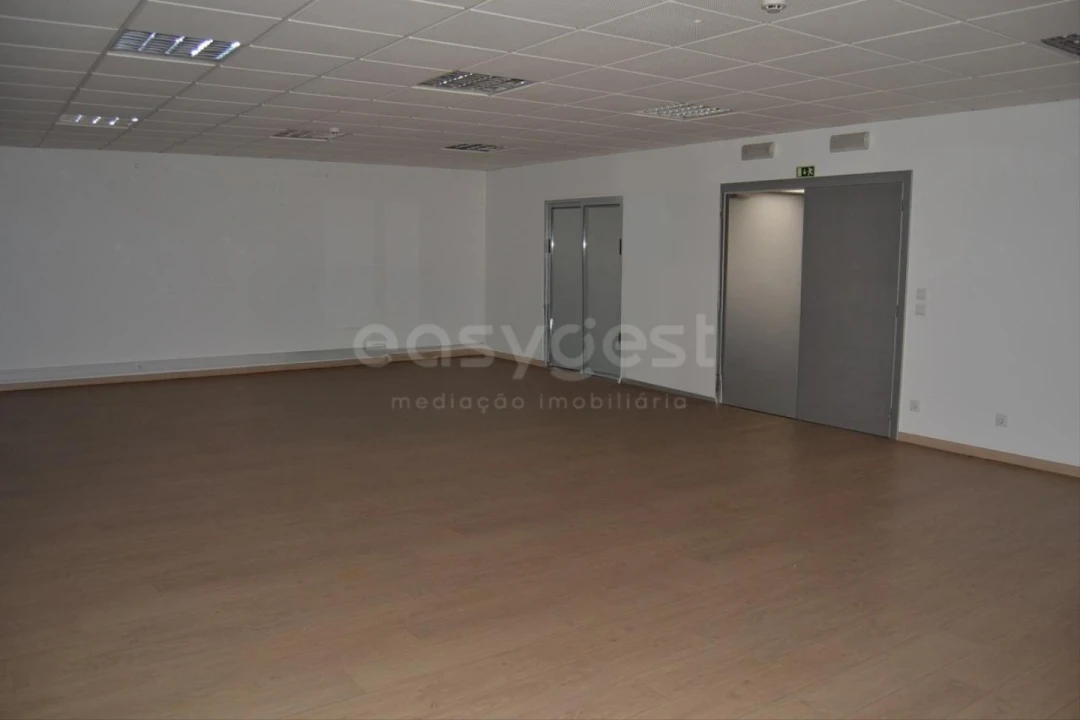 Armazém para Arrendamento em Marrazes e Barosa Foto 28