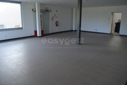 Armazém para Arrendamento em Marrazes e Barosa