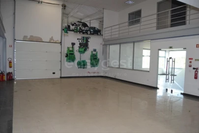 Armazém para Arrendamento em Marrazes e Barosa