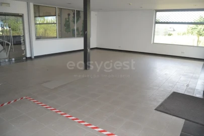 Armazém para Arrendamento em Marrazes e Barosa