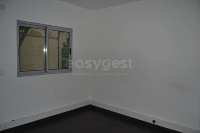 Armazém para Arrendamento em Marrazes e Barosa