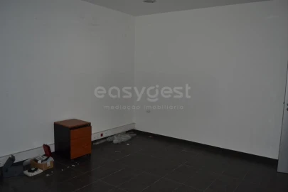 Armazém para Arrendamento em Marrazes e Barosa