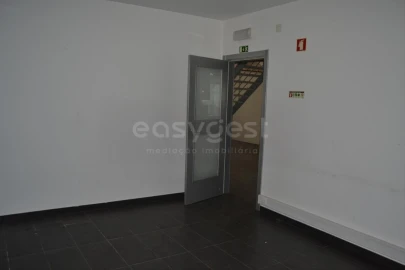 Armazém para Arrendamento em Marrazes e Barosa