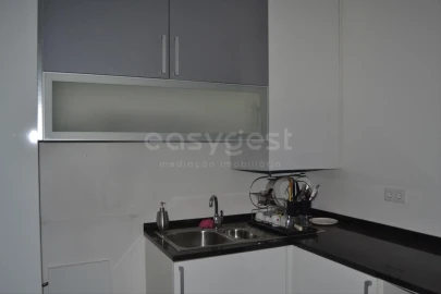 Armazém para Arrendamento em Marrazes e Barosa