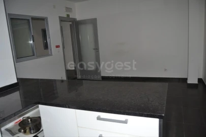 Armazém para Arrendamento em Marrazes e Barosa