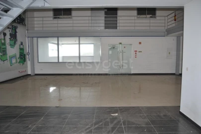 Armazém para Arrendamento em Marrazes e Barosa