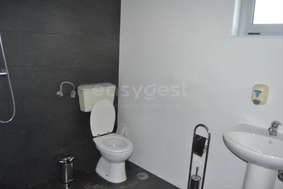 Armazém para Arrendamento em Marrazes e Barosa