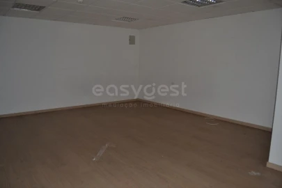 Armazém para Arrendamento em Marrazes e Barosa