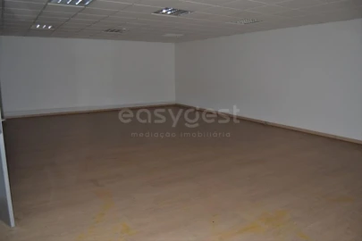 Armazém para Arrendamento em Marrazes e Barosa