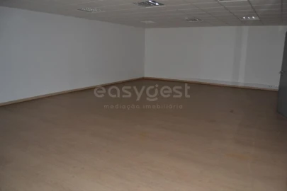 Armazém para Arrendamento em Marrazes e Barosa