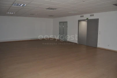 Armazém para Arrendamento em Marrazes e Barosa