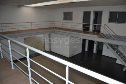 Armazém para Arrendamento em Marrazes e Barosa