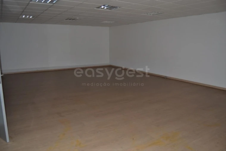 Armazém para Arrendamento em Marrazes e Barosa Foto 26