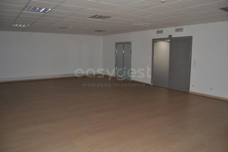 Armazém para Arrendamento em Marrazes e Barosa Foto 28