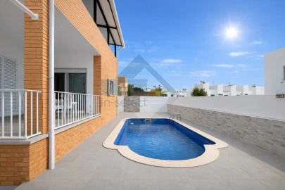 Moradia T5 para Venda em Moncarapacho e Fuseta