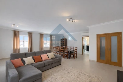 Moradia T5 para Venda em Moncarapacho e Fuseta