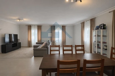 Moradia T5 para Venda em Moncarapacho e Fuseta