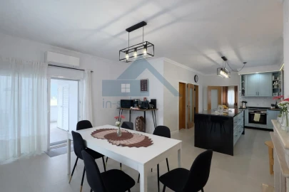 Moradia T5 para Venda em Moncarapacho e Fuseta