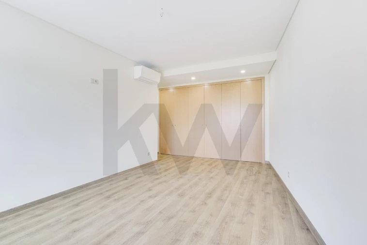 Apartamento T3 para Venda em São Domingos de Benfica Foto 4