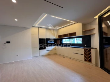 Moradia T5 para Venda em Madalena