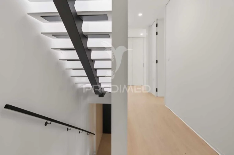 Moradia T5 para Venda em Madalena Foto 5