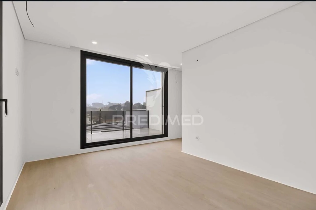 Moradia T5 para Venda em Madalena Foto 11