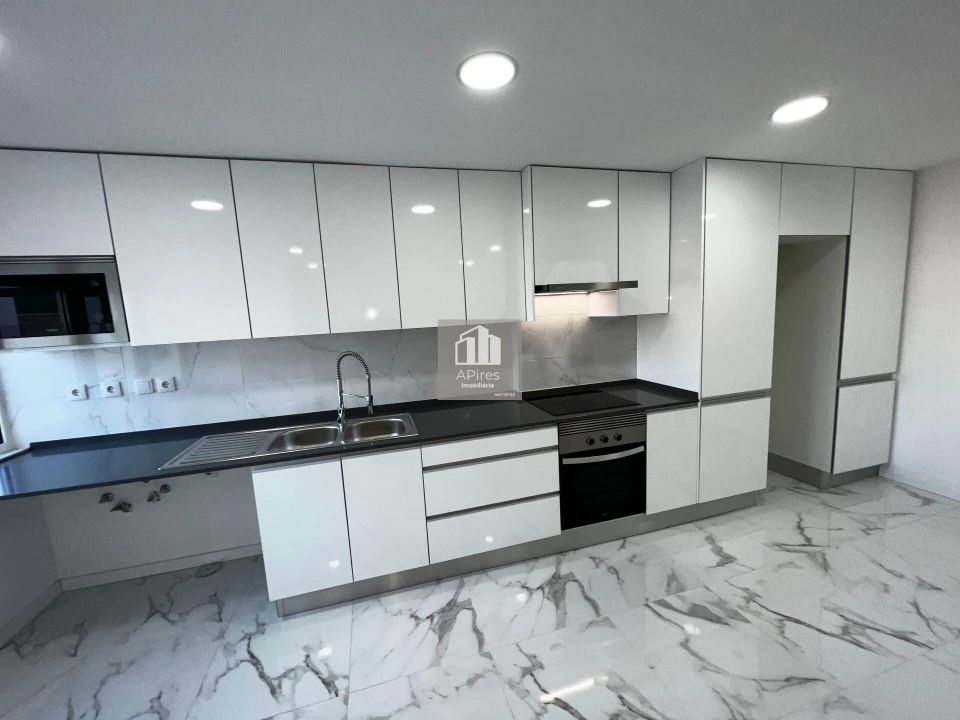 Apartamento T3 para Venda em Laranjeiro e Feijó Foto 1