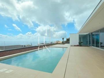 Moradia T4 para Venda em Estreito da Calheta