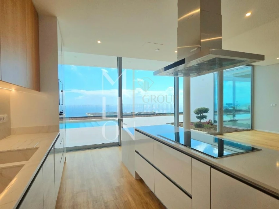 Moradia T4 para Venda em Estreito da Calheta Foto 44