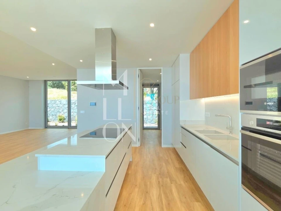 Moradia T4 para Venda em Estreito da Calheta Foto 18