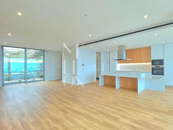 Moradia T4 para Venda em Estreito da Calheta Foto 12