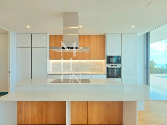 Moradia T4 para Venda em Estreito da Calheta Foto 14