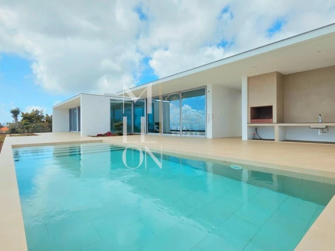 Moradia T4 para Venda em Estreito da Calheta Foto 3