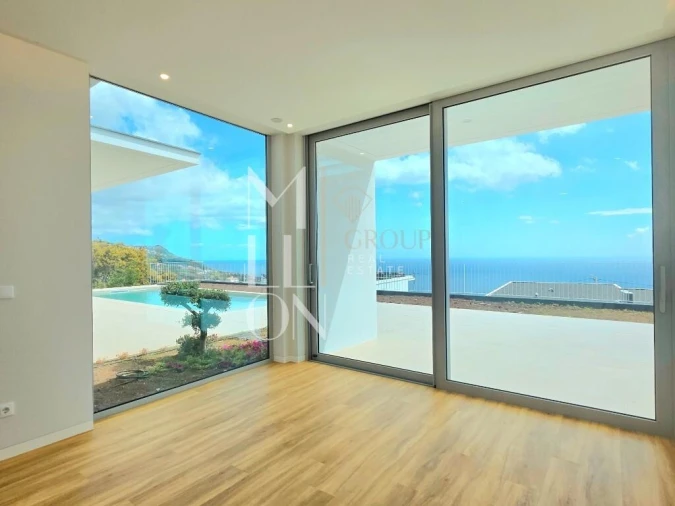 Moradia T4 para Venda em Estreito da Calheta Foto 23