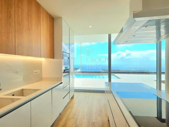 Moradia T4 para Venda em Estreito da Calheta Foto 17