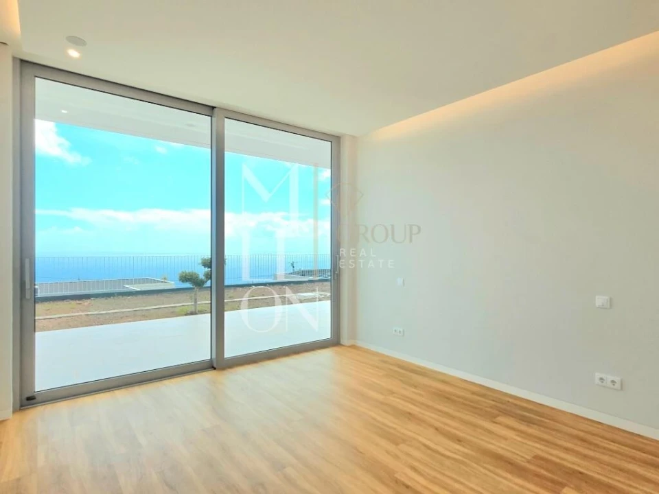 Moradia T4 para Venda em Estreito da Calheta Foto 32