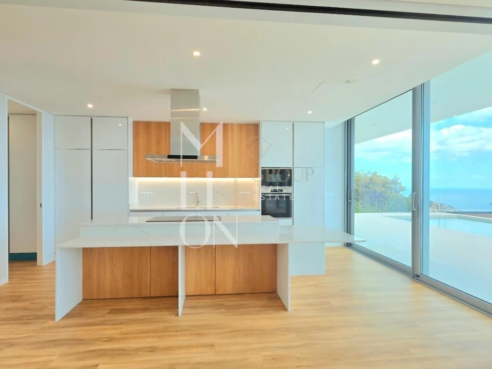 Moradia T4 para Venda em Estreito da Calheta Foto 13