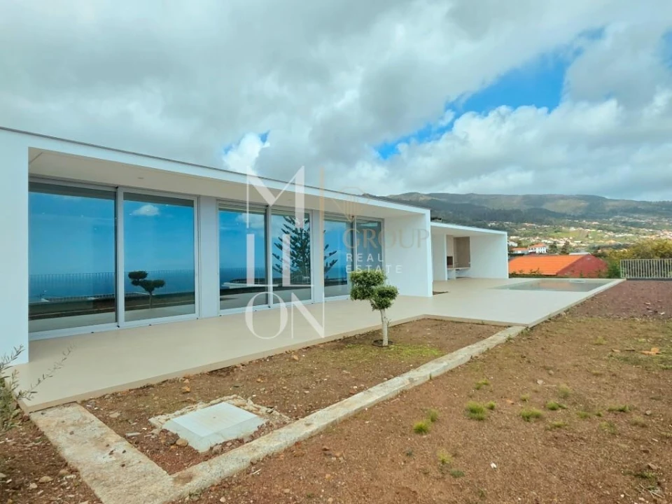 Moradia T4 para Venda em Estreito da Calheta Foto 1