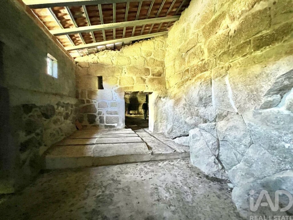 Prédio para Venda em Travanca de Lagos Foto 20