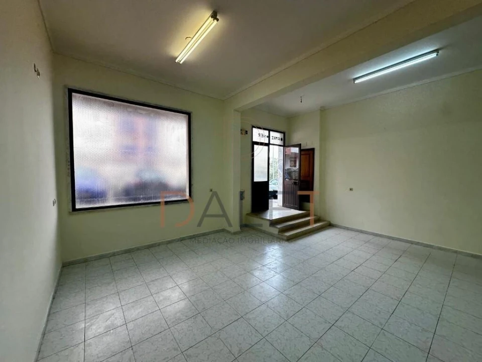 Loja para Venda em Cacém e São Marcos Foto 1