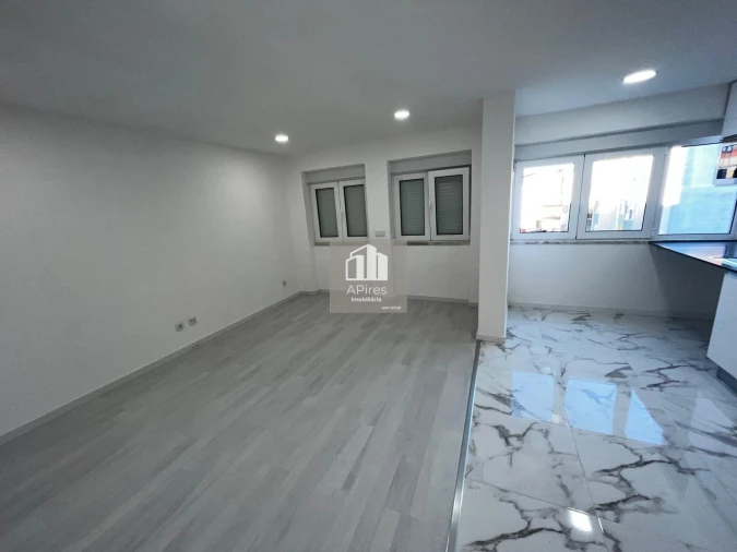 Apartamento T2 para Venda em Amora Foto 2