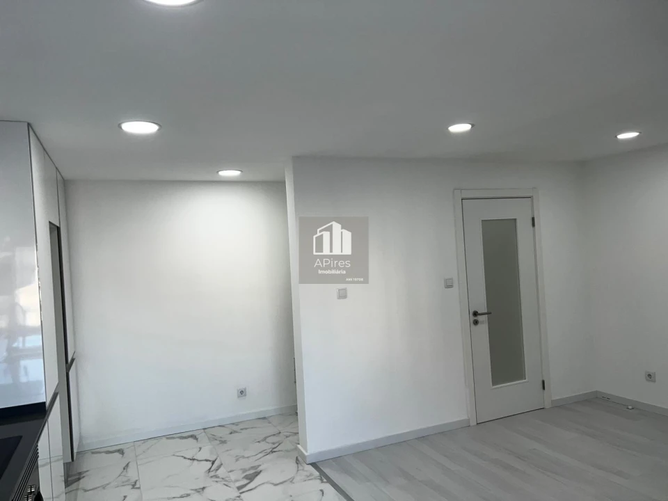 Apartamento T2 para Venda em Amora Foto 1