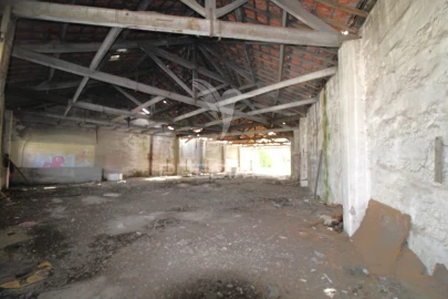 Armazém para Venda em Coronado (São Romão e São Mamede)