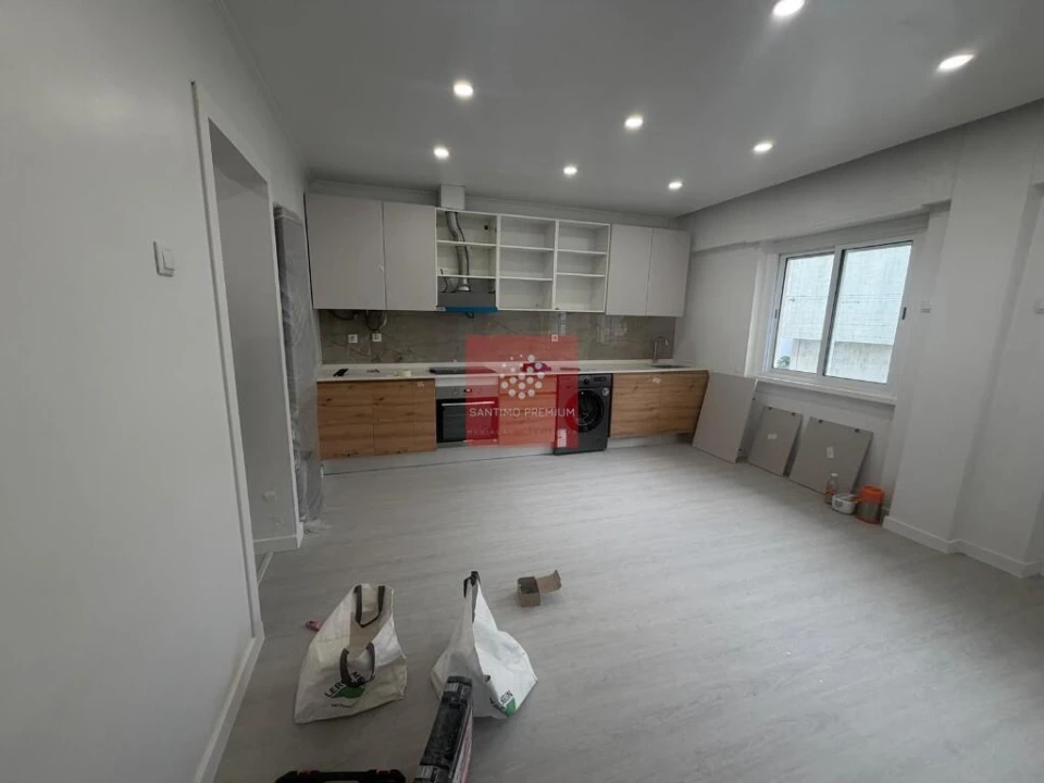 Apartamento T2 para Venda em Alfragide Foto 1