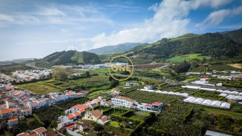 Moradia T3 para Venda em Vila Franca do Campo (São Miguel)